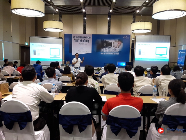 Ông Trần Chí Phong - Giám đốc sản phẩm Intel Việt Nam, chia sẻ tính năng máy trạm CPU Intel Xeon E3 12XX-v5 tại hội thảo.